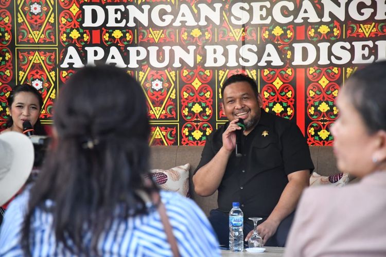 Direktur Jenderal Perkebunan (Ditjenbun) Kementerian Pertanian (Kementan) Andi Nur Alam Syah, 
saat diskusi pada acara talkshow Pekan Nasional (Penas) Petani Nelayan di Padang Sumatera Barat, Minggu (11/6/2023). 
