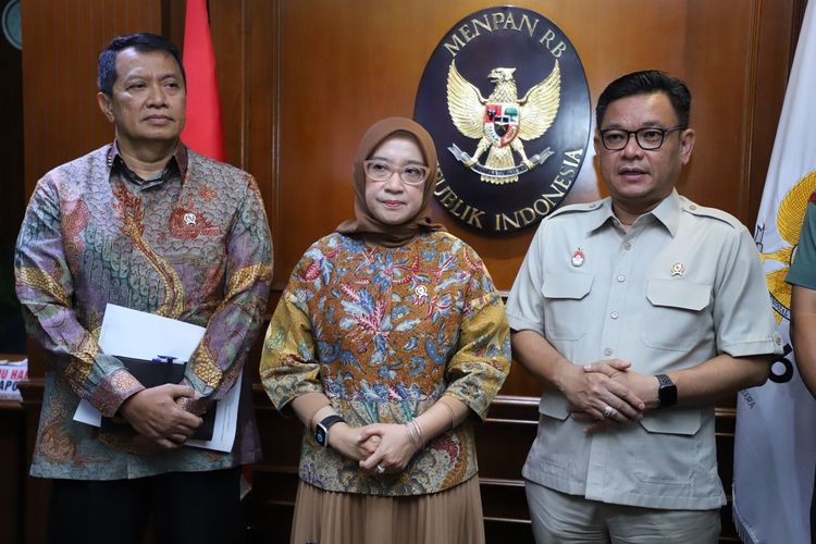 Menpan-RB Rini Widyantini bertemu Gubernur Lemhannas Ace Hasan Syadzily di Kantor Kemenpan-RB, Jakarta, Kamis (28/11/2024).