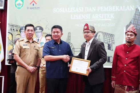 Serah Terima Lisensi Arsitek, Herman Deru Harap Arsitektur Sumsel Pertahankan Kearifan Lokal