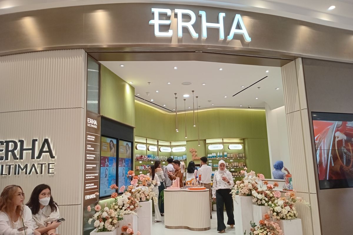 Klinik kecantikan terkemuka ERHA Ultimate membuka cabang ke-110 yang berada di AEON Mall Deltamas, Cikarang, Jawa Barat, pada Kamis (18/4/2024).