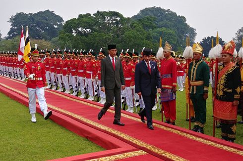 Jokowi Pastikan Brunei Darussalam Beli Tank Anoa dan Senjata Api Produksi Pindad