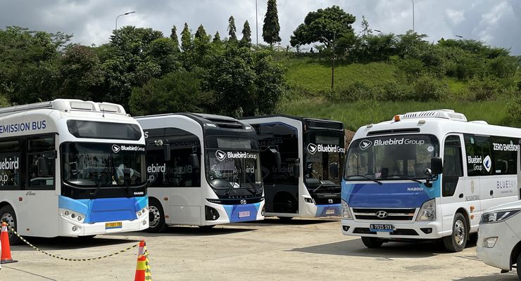 Dukung Mobilitas IKN, Blue Bird Pasok 5 Bus dan 10 Taksi Listrik