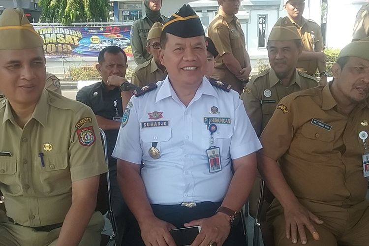 Kepala Dinas Perhubungan Kabupaten Kendal, Suharjo (tengah). KOMPAS.com/SLAMET PRIYATIN