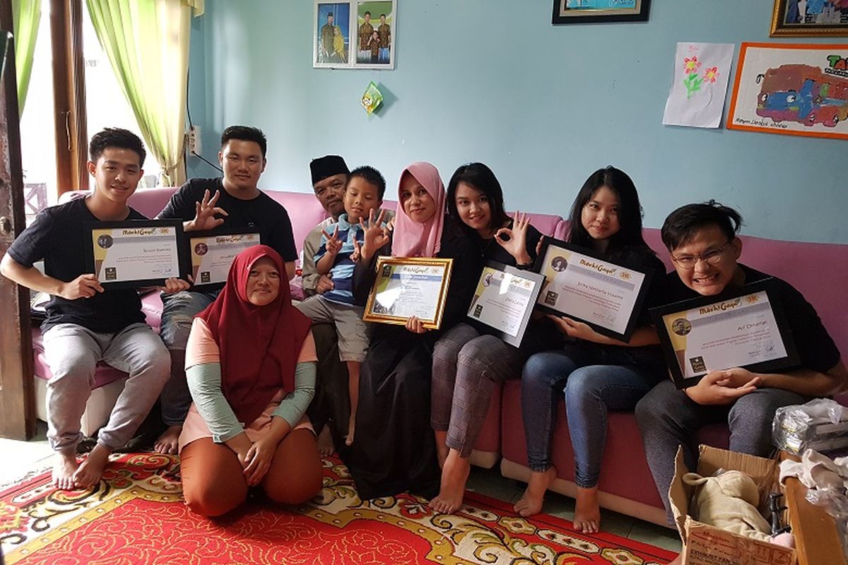 Peserta program Comdev bersama dengan pelaku UMKM (Dok. Universitas Prasetiya Mulya)