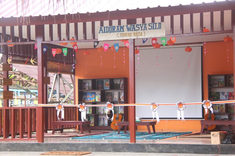 Rumah Baca Silo Ambroben yang melayani empat kampung di Kabupaten Biak Numfor, Provinsi Papua.