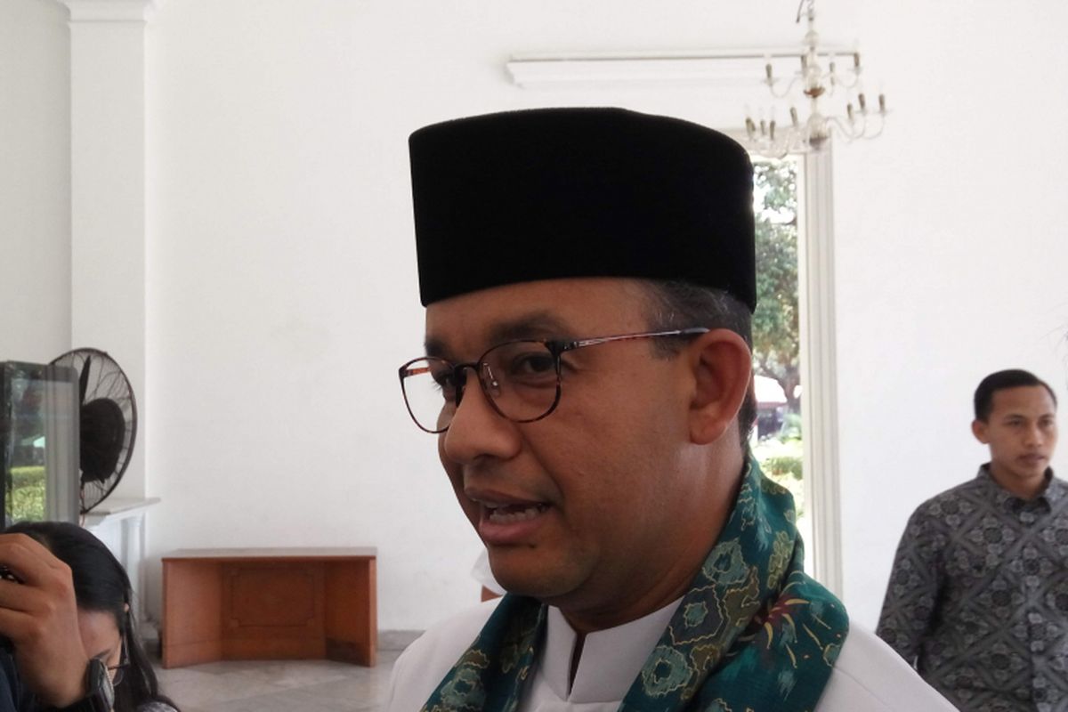 Gubernur DKI Jakarta Anies Baswedan saat diwawancarai di Balai Kota DKI Jakarta, Jumat (2/3/2018). 