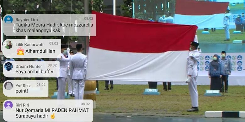 Suasana pengibaran bendera Merah Putih dalam upacara peringatan Hari Pendidikan Nasional (Hardiknas) 2020 di halaman Kementerian Pendidikan dan Kebudayaan, Jakarta, Sabtu (2/5/2020) pagi.