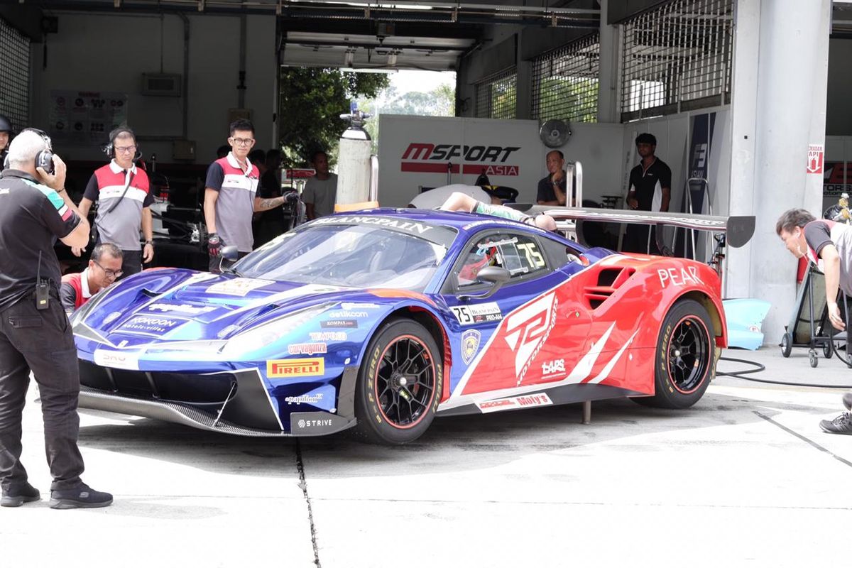 TIm T2 Motorsports dengan pebalap Rio Haryanto dan David Tjiptonbiantoro bersiap berlaga di ajang  Blancpain GT World Challenge Asia 2019