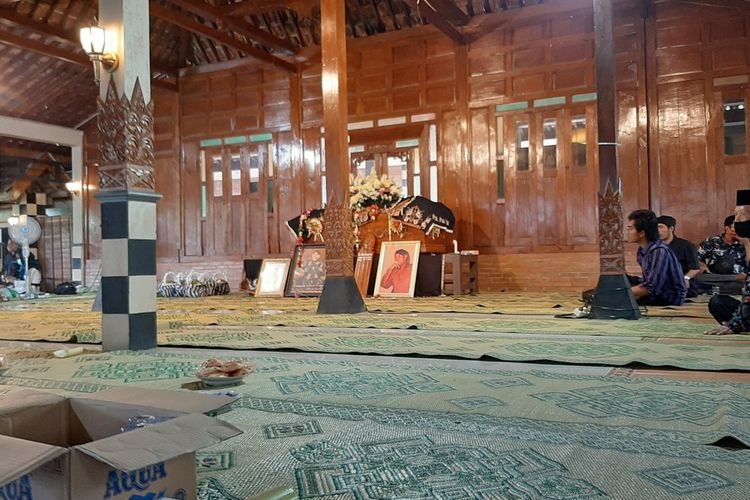 Jenasah ki Seno Nugroho disemayamkan di Rumah Duka Sedayu Bantul