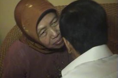 Pulang Kampung, Jokowi Sungkem Ibunda di Solo