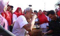 Saat Ganjar Pranowo Ditantang Minum Jamu Brotowali