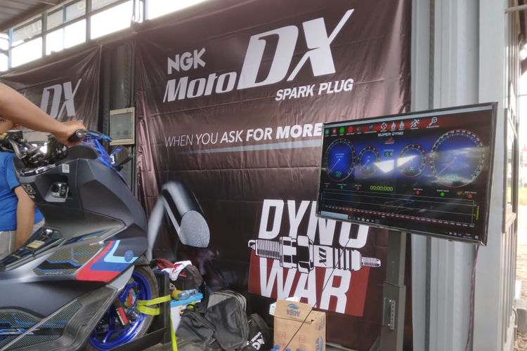 NGK MotoDX Dyno War yang berlangsung di Serpong, Tangerang, Minggu (9/1/2022).