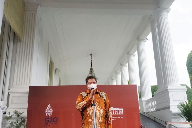 Ketua Umum Partai Golkar Airlangga Hartarto di Kompleks Istana Kepresidenan, Senin (3/10/2022).