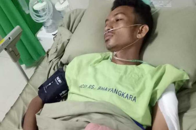 Dua warga Kecamatan Galesong, Kabupaten Takalar, Soni dan Rahmatullah jadi korban salah sasaran oleh seorang pemuda di Suandi (24) warga Jl Sumanna, Kelurahan Barombong, Kecamatan Tamalate, Kota Makassar. 