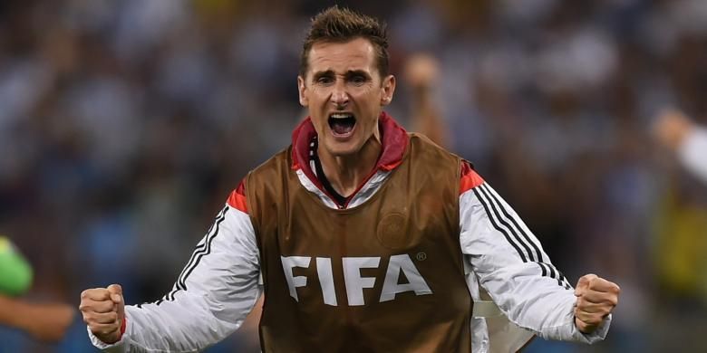 Ekspresi penyerang Jerman, Miroslav Klose, setelah rekannya, Mario Goetze, membobol gawang Argentina, pada laga final Piala Dunia, di Estadio do Maracana, Rio De Janeiro, Minggu (13/7/2014).