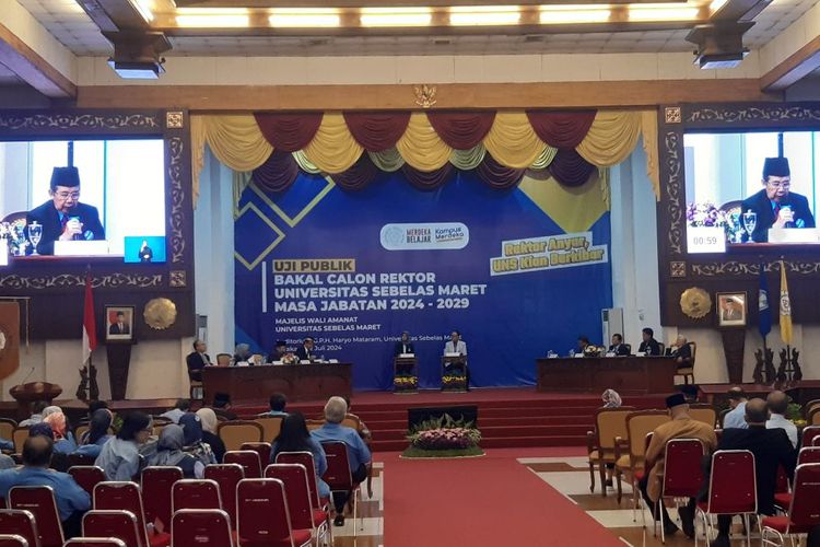 Bakal calon rektor UNS Periode 2024-2029 menjalani uji publik di Gedung Auditorium GPH Haryo Mataram UNS Solo, Jawa Tengah, Selasa (2/7/2024).