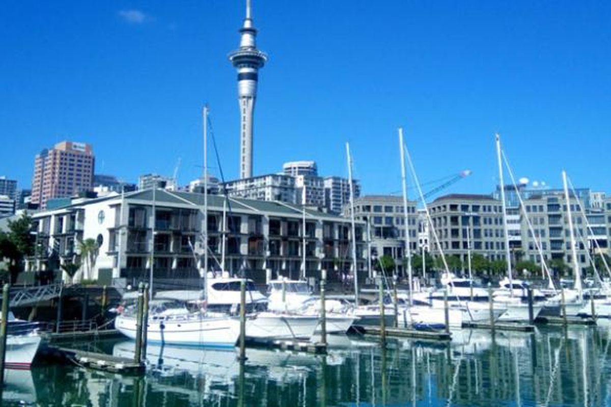 Sebagai kota, Auckland, Selandia Baru, menampilkan pelabuhan sebagai salah satu wajah kota, Sabtu (7/5/2016) lalu. Tak hanya untuk kepentingan komersil, pelabuhan juga digunakan sebagai ruang publik terbuka.