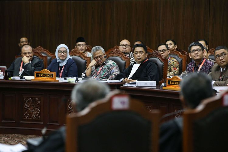 Suasana sidang perdana sengketa pilpres 2019 di Gedung Mahkamah Konstitusi, Jakarta, Jumat (14/6/2019).