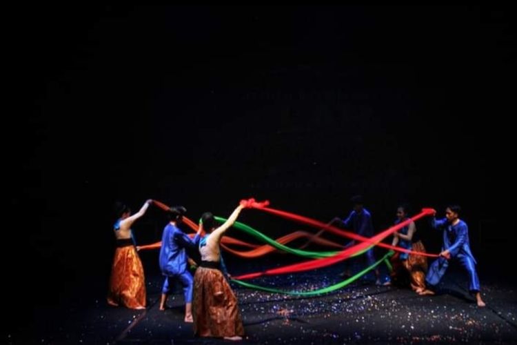 Pergelaran tari dan musik dari Sanggar Sekintang Dayo di Taman Budaya Jambi dengan judul Naik Bubung tahun 2022 lalu