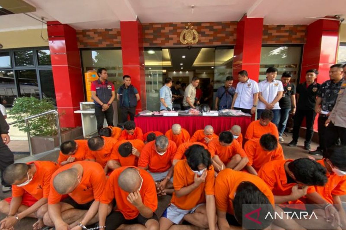 Polres Metro Jakarta Selatan beserta Polsek jajaran tangkap 29 tersangka hasil dari Operasi Pekat Jaya sejak 2 Maret hingga 16 Maret 2023, Jakarta, Selasa (21/3/2023). 