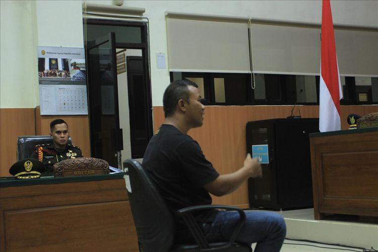 Nurdin saksi ke 11 memberikan keterangan di Pengadilan Militer I-04 Palembang, Kamis (8/8/2019).Dalam sidang tersebut Nurdin membantah keterangan Prada DP yang mengaku mendapatkan gergaji besi dari gudang kamar penginapan.