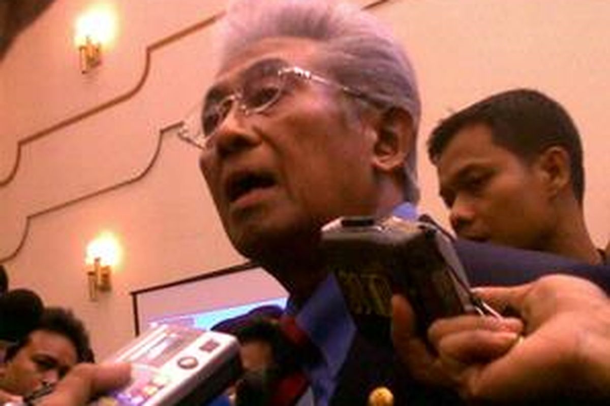 Adnan Buyung Nasution, Ketua Tim Independen Verifikasi Fakta dan Proses Hukum Kasus Chandra dan BIbit. 