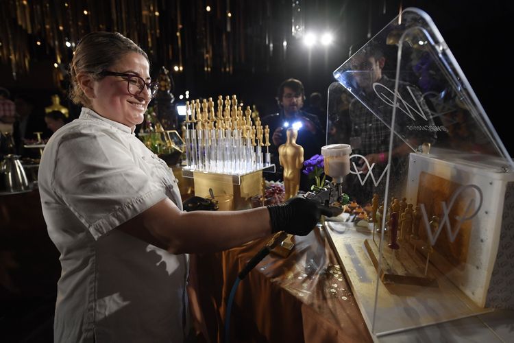 Tampilan dari makanan, minuman dan dekorasi Governors Ball, dalam acara press preview untuk gelaran 92nd Annual Academy Awards, di Los Angeles, California, 31 Januari 2020.