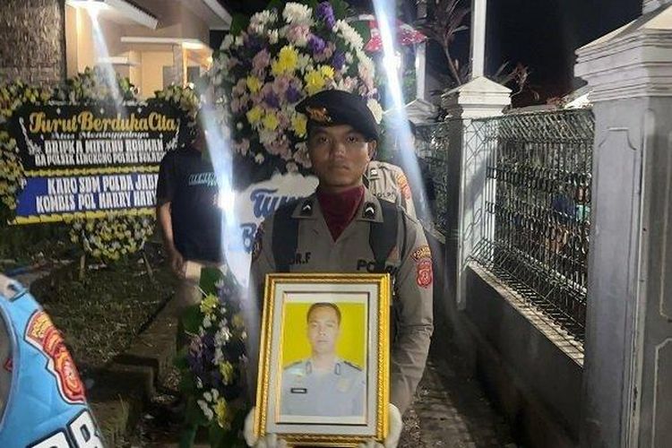Miftahu Rochman anggota Polri meninggal dunia saat menjalankan tugas evakuasi korban bencana alam di Sukabumi
