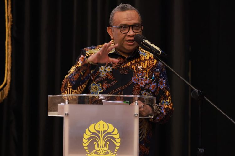 Wamenaker Afriansyah Noor saat menjadi pembicara pada talkshow yang diselenggarakan Himpunan Mahasiswa Vokasi Hubungan Masyarakat Universitas Indonesia di Depok, Jawa Barat, Kamis (30/5/2024).