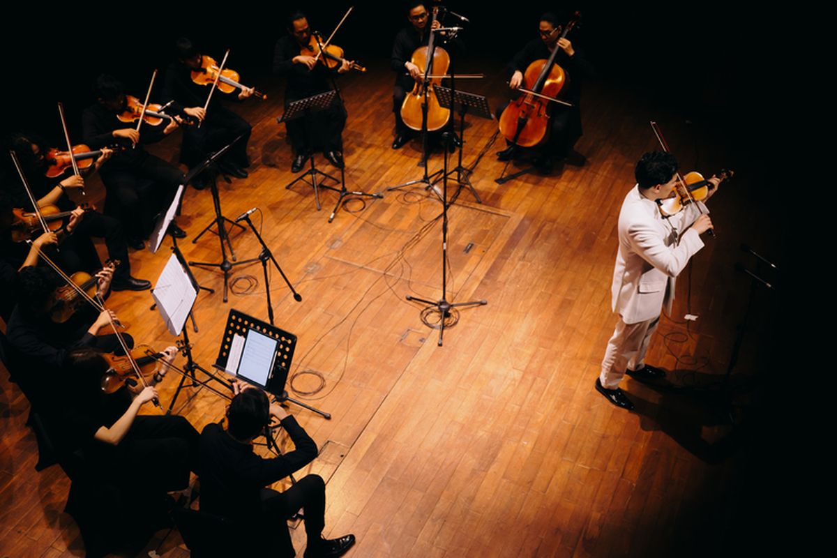 Penampilan orkestra dari Iskandar Widjaja
