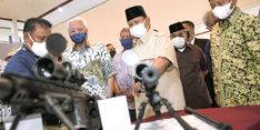 Kunjungi PT Pindad di Bandung, PM Malaysia Sambut Baik Komitmen Kerjasama Pertahanan dengan RI