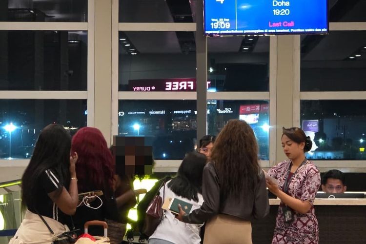 Imigrasi Deportasi 10 WNA yang Terjaring Operasi Prostitusi di Bali