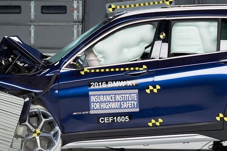 Uji Tabrak BMW X1