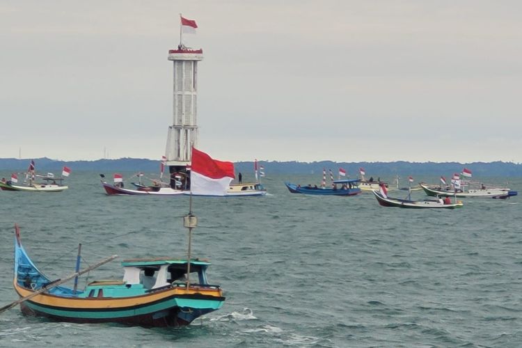 Para Nelayan di Perbatasan Berangkat Dini Hari demi Upacara HUT RI di Karang Unarang