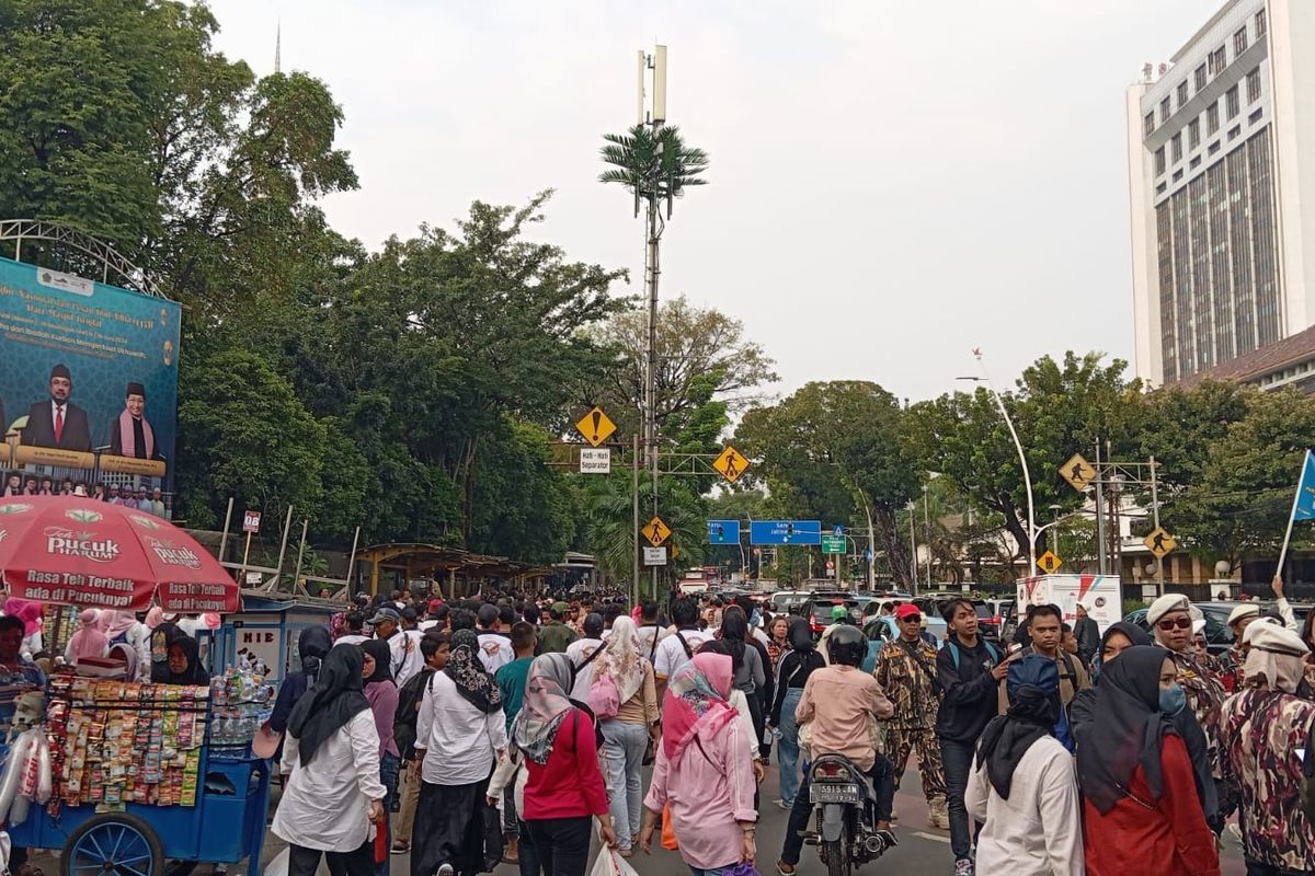 Kondisi Ruas Jalan Medan Merdeka Timur Samping Istiqlal Menuju Katedral, Jakarta Pusat, Senin (1/7/2024)