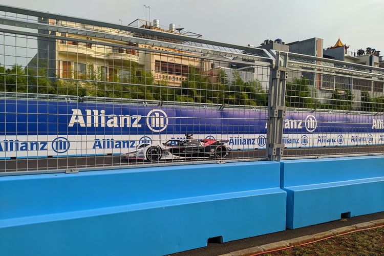 Allianz menjadi salah satu official partner Jakarta E-Prix 2022. 