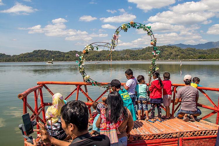 Naik Perahu Wisata di Waduk Rowo Jombor, Klaten.