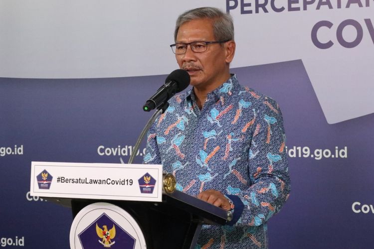 Juru Bicara Pemerintah untuk Penanganan Covid-19 Achmad Yurianto saat memberikan keterangan di Graha BNPB, Jakarta, Sabtu (6/6/2020).