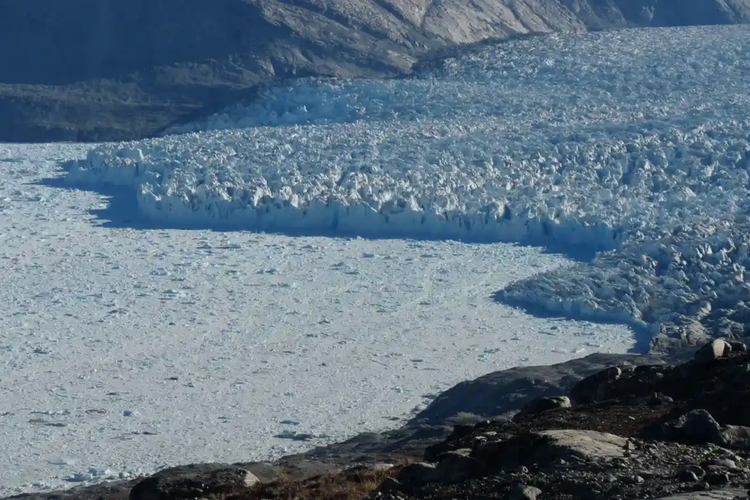 Gletser yang mencair di Greenland
