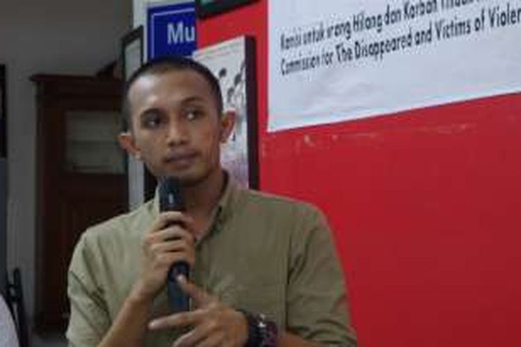 Pengacara LBH Jakarta, Ichsan Zikry di Kantor Kontras, Senen, Jakarta (19/6/2016)