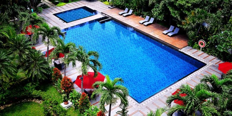Kolam renang di Hotel Santika Cirebon