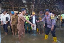 Tinjau Banjir Barito, Gubernur Kalteng Salurkan Bantuan dan Dorong RTH