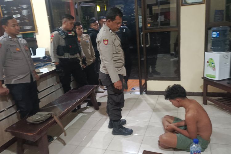 Polisi menangkap tiga remaja yang hendak tawuran di Kabupaten Jember pada Kamis (19/12/2024).