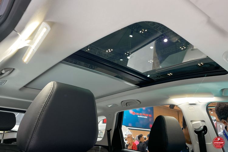 Panoramic Sunroof Wuling New Almaz RS