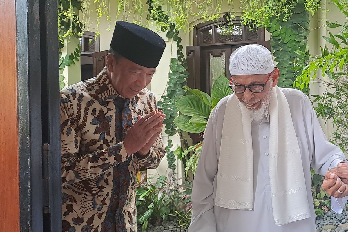 Abu Bakar Ba'asyir: Pak Jokowi Ini Orang Kuat, Semoga Jadi Pembela Islam yang Kuat