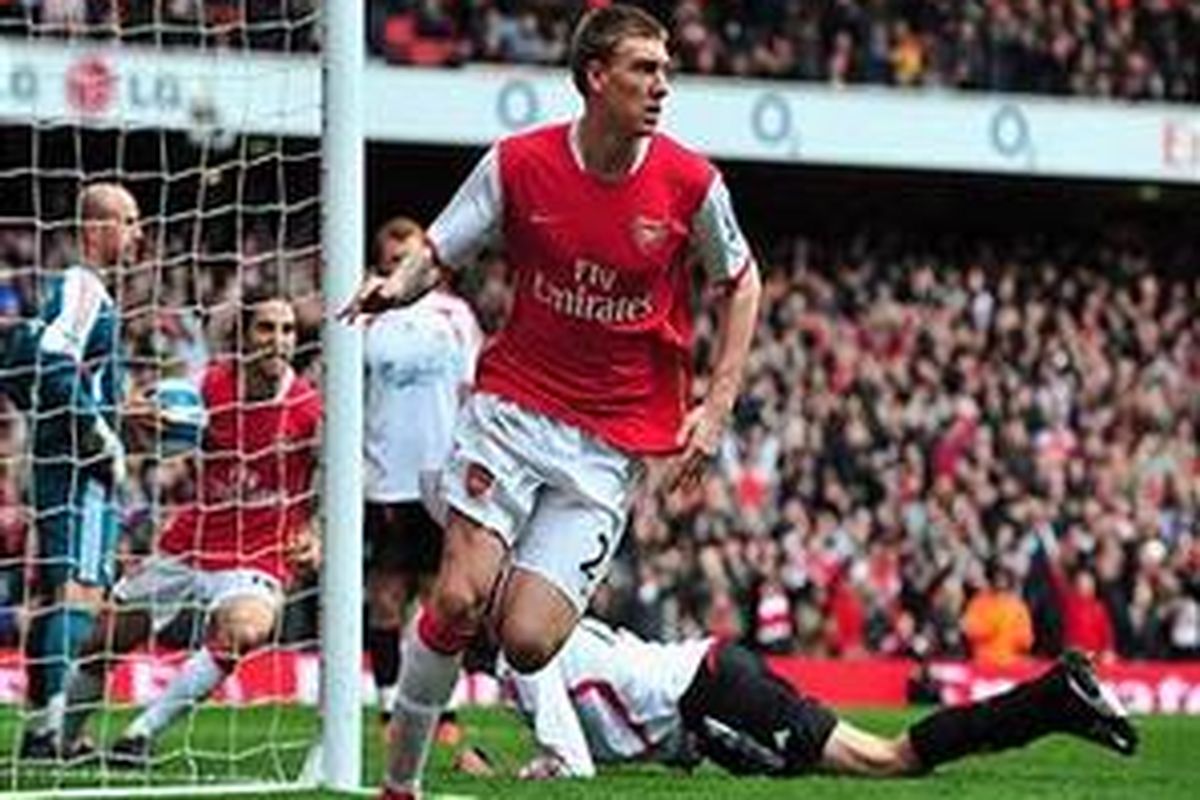 Nicklas Bendtner, memilih untuk tetap bersama Arsenal.