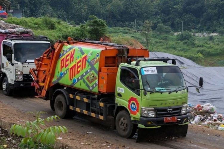 100 Truk Sampah Disiapkan untuk TPPAS Legok Nangka, Target Angkut 1.000 Ton per Hari