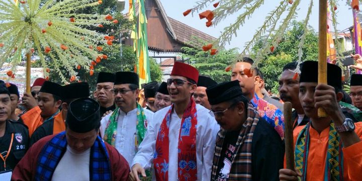 Wakil Gubernur DKI Jakarta Sandiaga Uno menghadiri Lebaran Betawi 2018 di Perkampungan Budaya Betawi Setu Babakan, Sabtu (28/7/2018). 