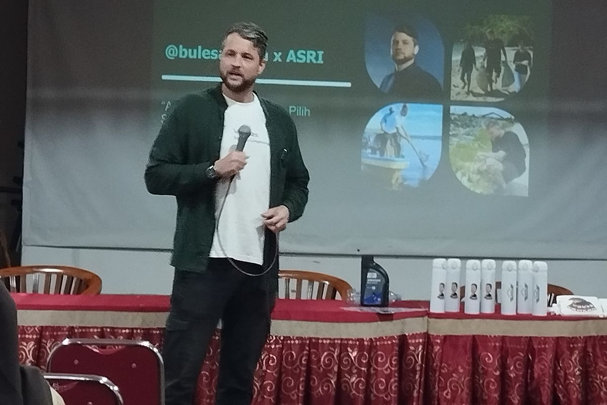 Bule sampah dalam acara Asri
