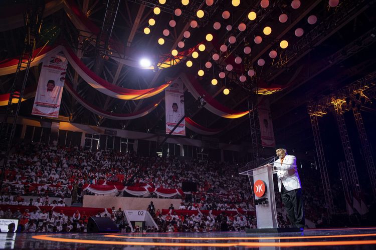 Presiden Partai Keadilan Sejahtera (PKS) Ahmad Syaikhu menyampaikan pidato dalam Milad ke-20 Partai Keadilan Sejahtera di Istora Senayan, Kompleks GBK, Jakarta, Minggu (29/5/2022).